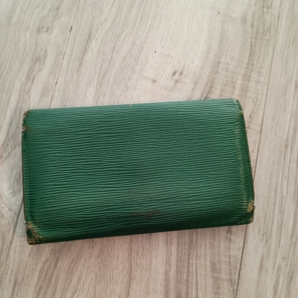 Louis Vuitton Green Epi Long Wallet - Picture 2 of 16